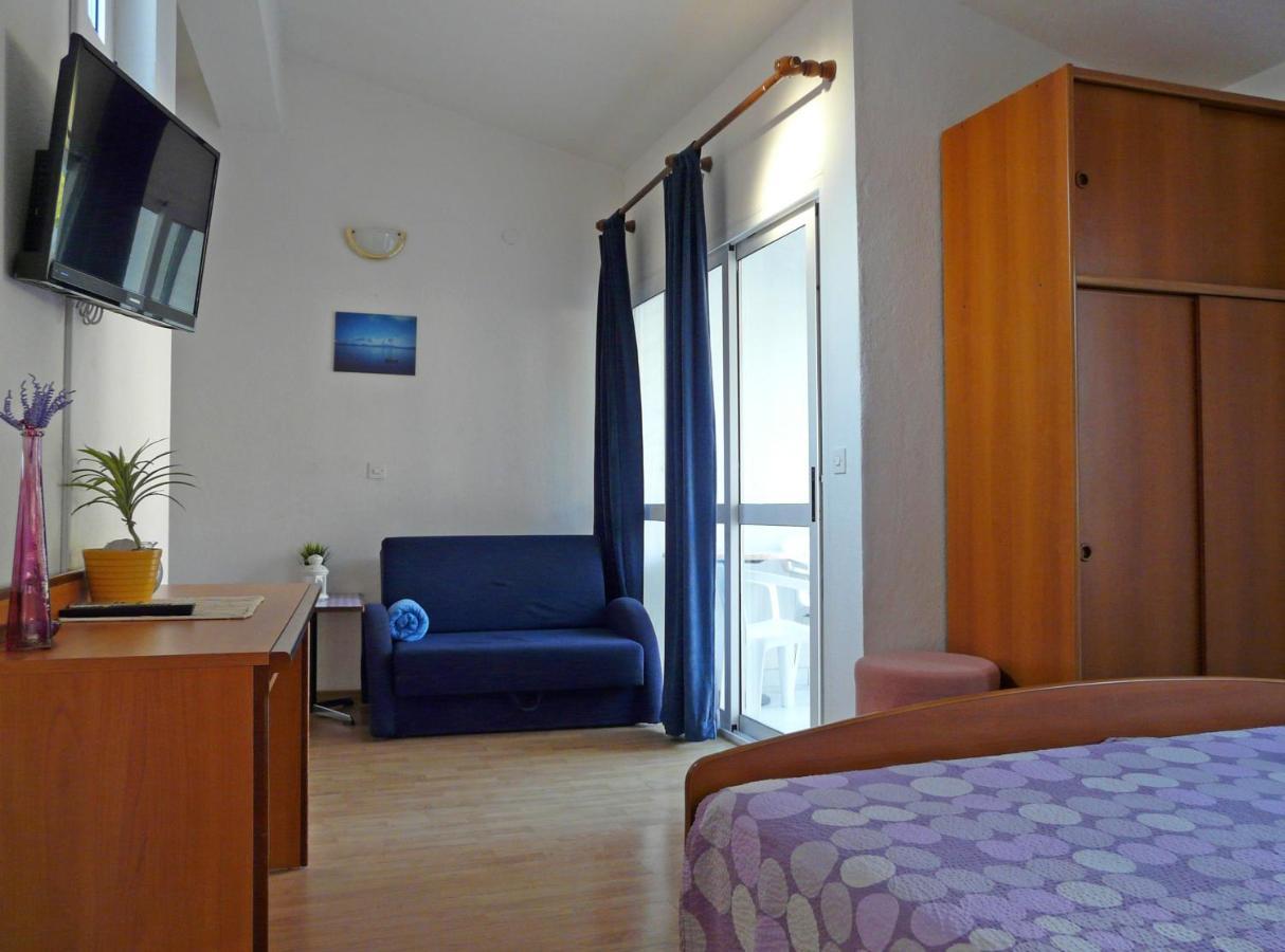 Apartments By The Sea Drvenik Donja Vala, Makarska - 6756 Eksteriør bilde
